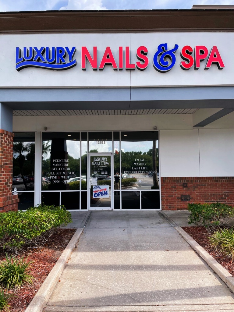 luxury-nails-spa-tampa-fl-33626-salon-exterior