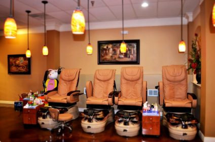 moon-nails-spa-knoxville-tn-37918-salon-interior
