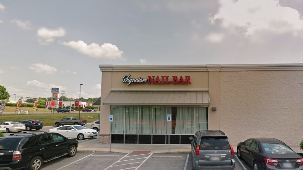 signature-nails-bar-lenoir-city-tn-37771-salon-exterior