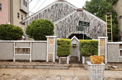 beer-can-house-houston-tx-77007-exterior