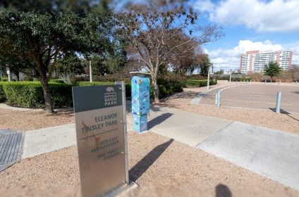 eleanor-tinsley-park-houston-tx-77019-scenery