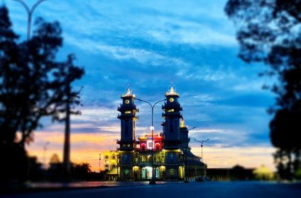 cao-dai-holy-see-temple-in-tay-ninh-vn-840000-scenery
