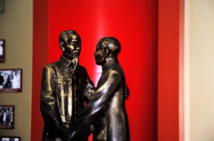 dragon-wharf-ho-chi-minh-museum-in-vietnam-700000-statue