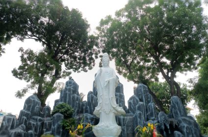 giac-lam-buddhist-temple-in-ho-chi-minh-city-vietnam-700000-guanyin