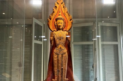 ho-chi-minh-city-museum-of-fine-arts-in-vietnam-710000-exhibit