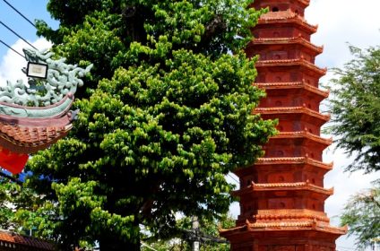 one-pillar-pagoda-in-ho-chi-minh-city-vn-700000-tower