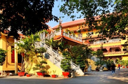 pho-quang-buddhist-temple-in-ho-chi-minh-city-vn-700000-scenery