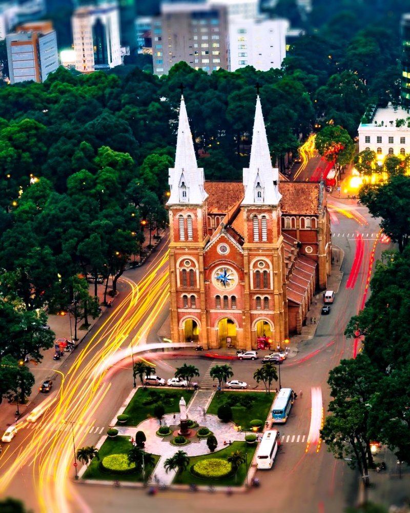 saigon-notre-dame-cathedral-in-vietnam-700000-panorama