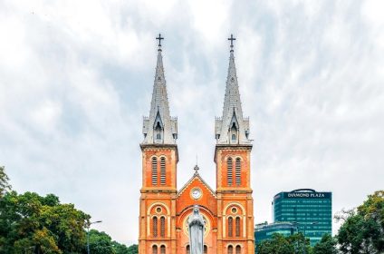 saigon-notre-dame-cathedral-in-vietnam-700000-scenery