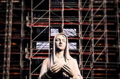 saigon-notre-dame-cathedral-in-vietnam-700000-statue