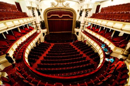 saigon-opera-house-in-ho-chi-minh-city-vietnam-hall