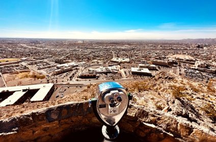 scenic-drive-overlook-in-el-paso-tx-79902-binoculars