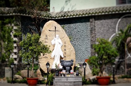 st-francis-xavier-church-in-ho-chi-minh-city-vn-700000-statue