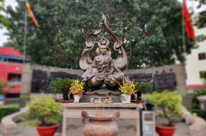 thich-quang-duc-monument-in-ho-chi-minh-city-vn-700000-statue
