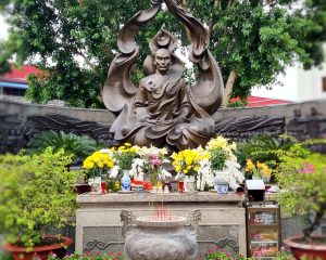 thich-quang-duc-monument-in-ho-chi-minh-city-vn-700000-statue