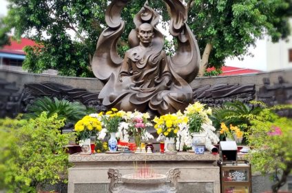 thich-quang-duc-monument-in-ho-chi-minh-city-vn-700000-statue