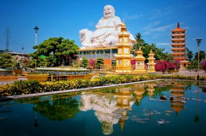 vinh-trang-pagoda-in-tien-giang-840000-mekong-delta-buddha-statue