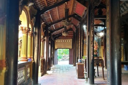vinh-trang-pagoda-in-tien-giang-840000-mekong-delta-interior