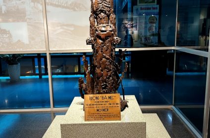 war-remnants-museum-in-ho-chi-minh-city-vietnam-sculpture