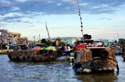 cai-rang-floating-market-in-can-tho-900000-mekong-delta-boat