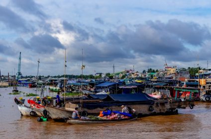 cai-rang-floating-market-in-can-tho-900000-mekong-delta-scenery