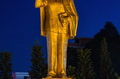 ho-chi-minh-monument-in-can-tho-900000-mekong-delta-statue
