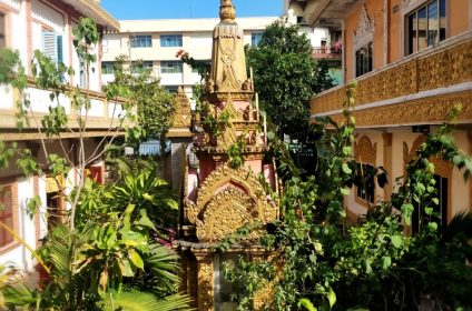 munirensay-khmer-buddhist-temple-in-can-tho-900000-mekong-delta-stupa
