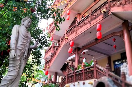 phat-hoc-buddhist-temple-in-can-tho-900000-mekong-delta-scenery