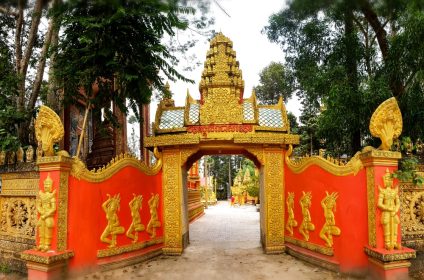 phu-ly-khmer-buddhist-temple-in-vinh-long-890000-mekong-delta-entrance