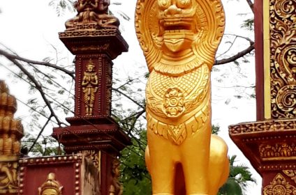 phu-ly-khmer-buddhist-temple-in-vinh-long-890000-mekong-delta-statue