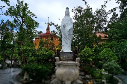 phuoc-hau-pagoda-in-vinh-long-890000-mekong-delta-buddha-statue