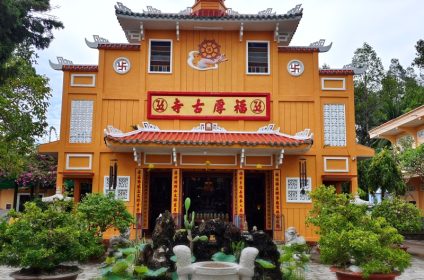 phuoc-hau-pagoda-in-vinh-long-890000-mekong-delta-facade