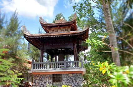 phuoc-hau-pagoda-in-vinh-long-890000-mekong-delta-scenery