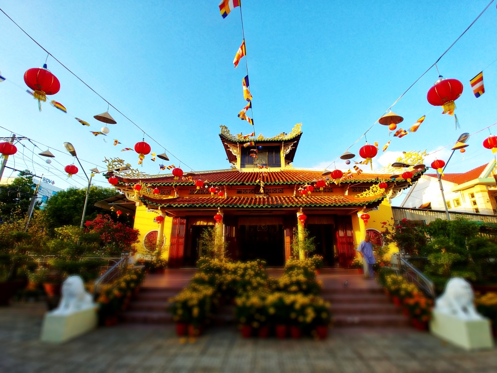 vien-minh-pagoda-in-ben-tre-930000-mekong-delta-exterior