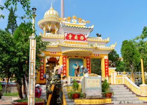 tay-an-buddhist-temple-in-an-giang-880000-mekong-delta-facade