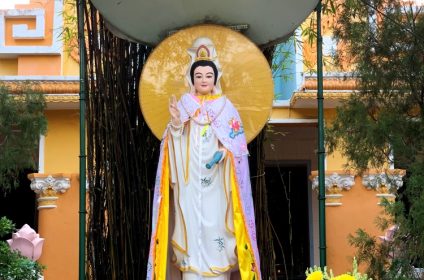 tay-an-buddhist-temple-statue