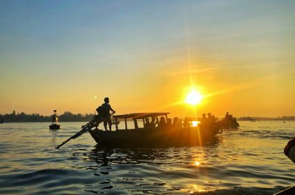 long-xuyen-floating-market-in-an-giang-880000-mekong-delta-sunset